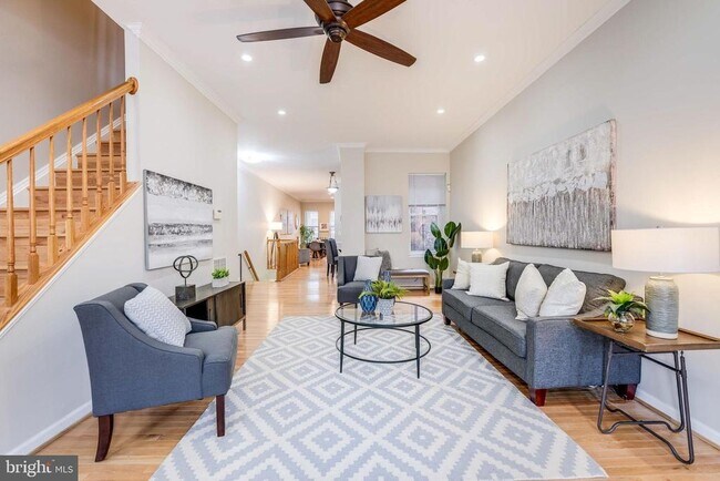 Photo - 27 Todd Pl NE