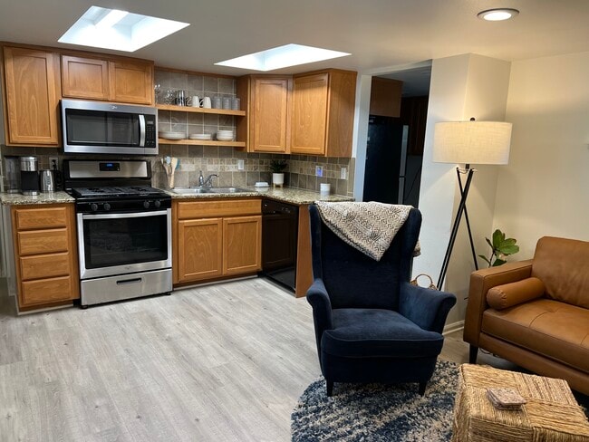 Photo - 208 N 10th St Unit B