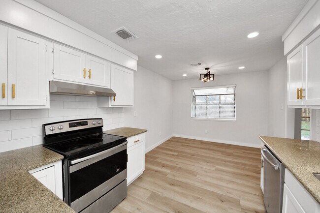 Photo - 718 Land Grant Dr