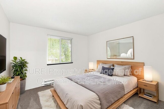 Photo - 14200 NE Sandy Blvd Unit G-04