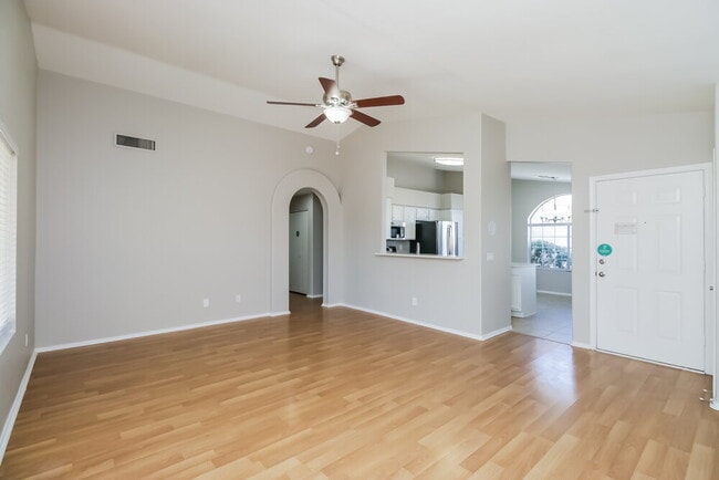 Photo - 851 E Boston St