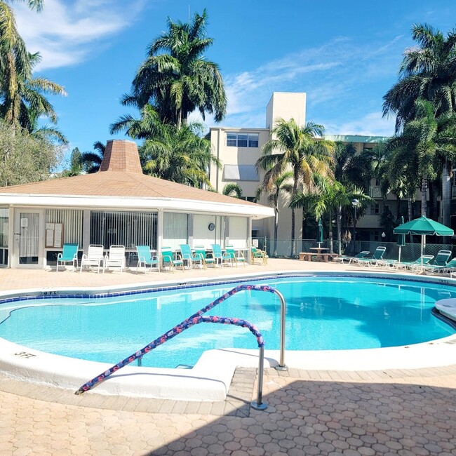 Building Photo - 1333 E Hallandale Beach Blvd Unit 121