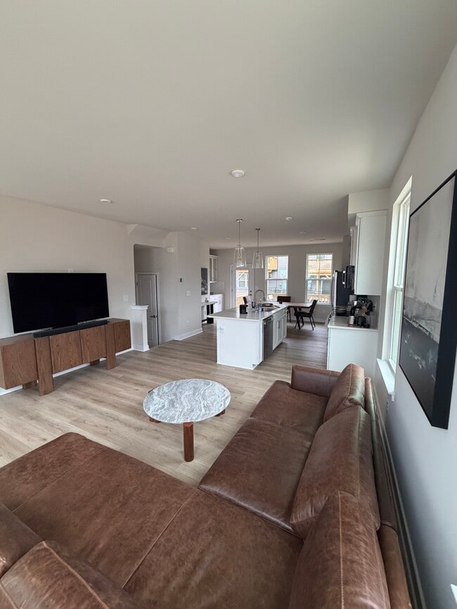 Photo - 2553 Ellen Ave