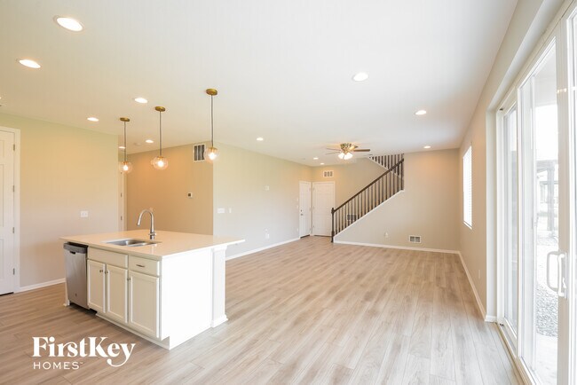 Photo - 10615 Akron St