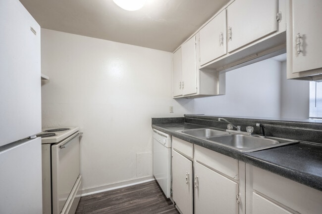 Photo - Woodside Apartments