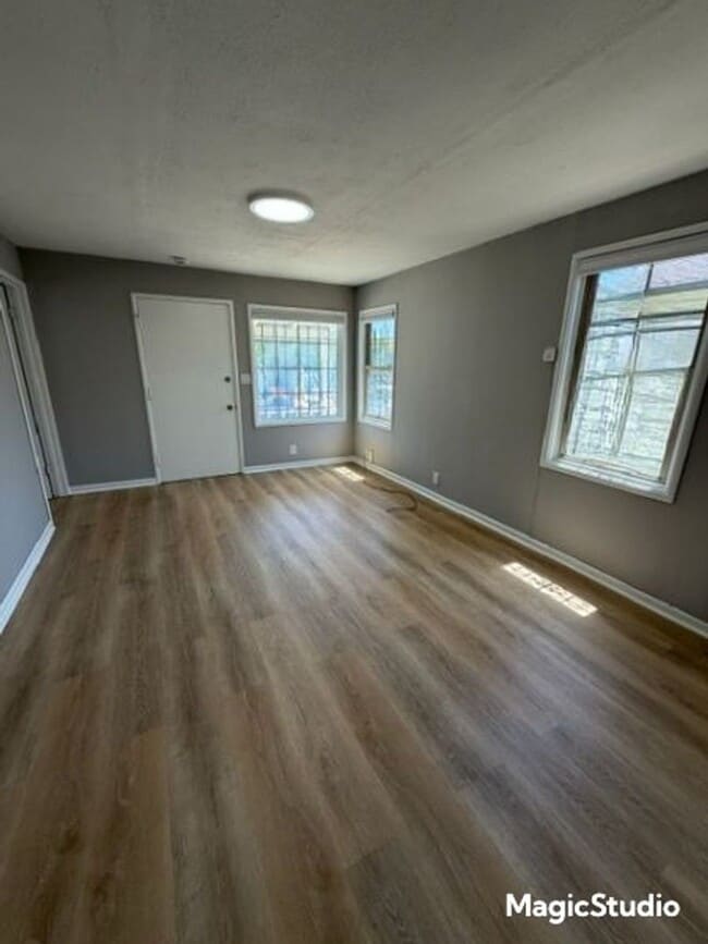 Photo - 2835 Short St
