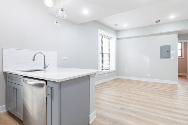 Photo - 437 W Belden Ave Unit 3