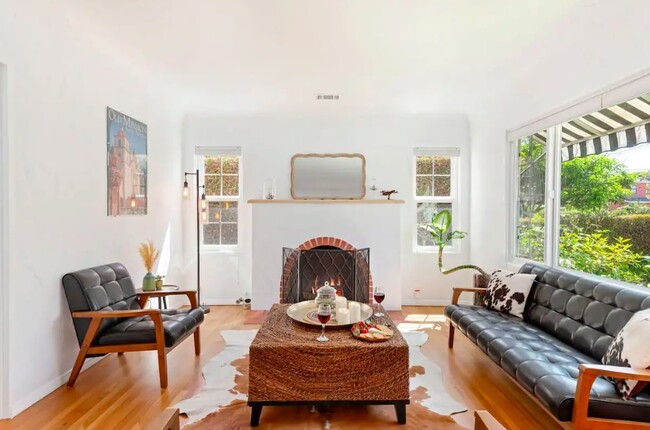 Building Photo - 1008 Carpinteria St Rental