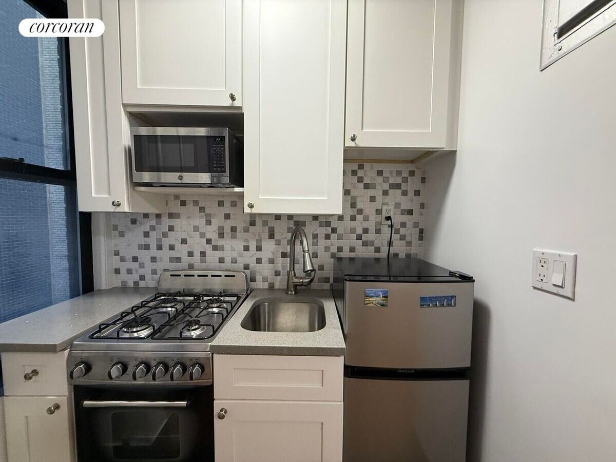 Photo - 155 E 52nd St