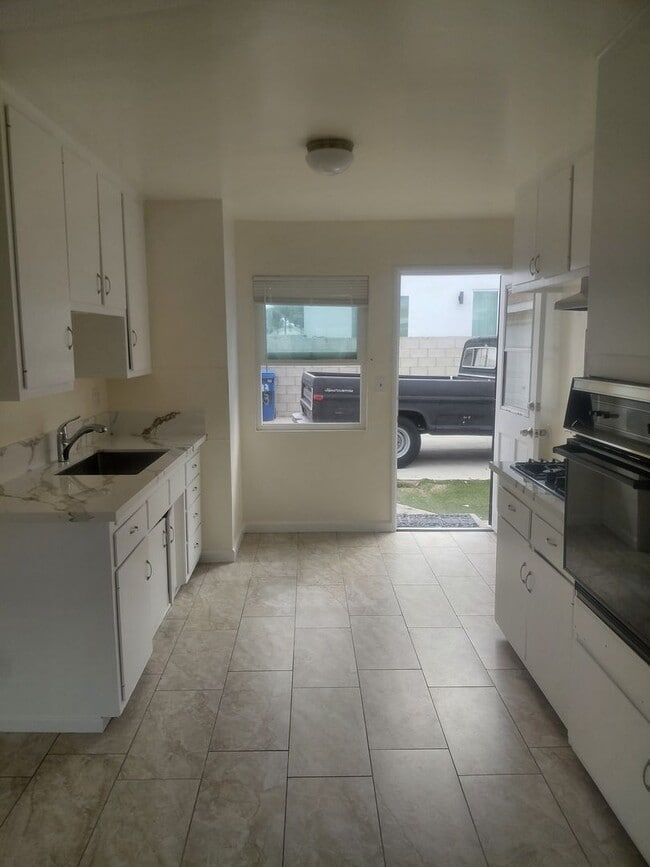1633-1637 255th Street