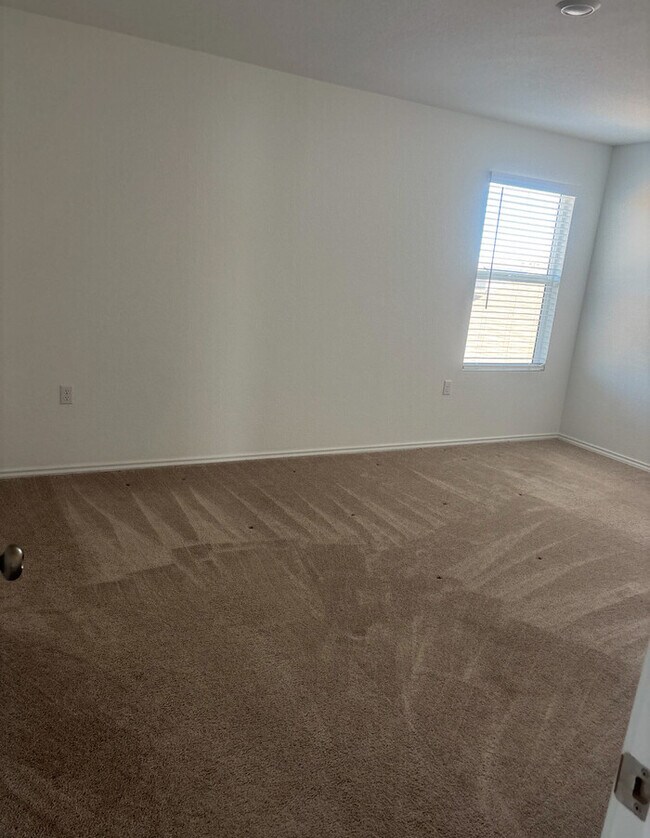 Building Photo - Modern 4-Bed, 4-Bath Home in Pflugerville