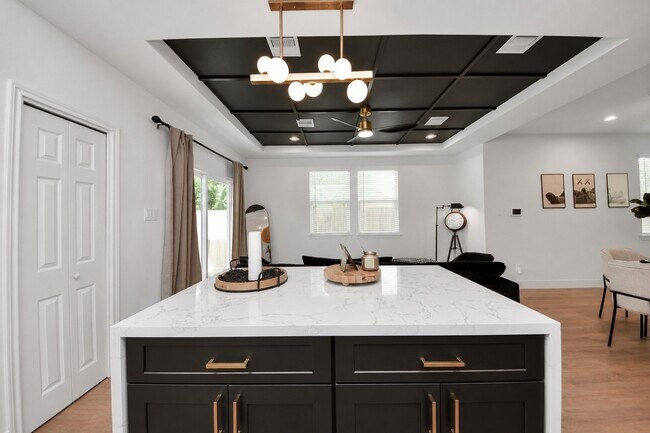 Photo - 5955 Southseas St Unidad A