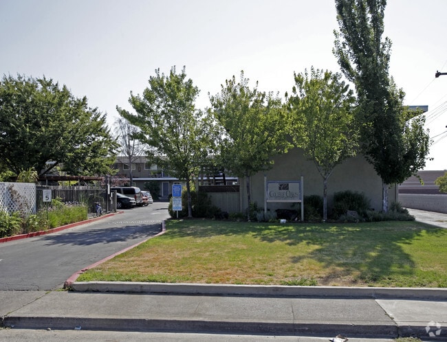 College Oaks - Oak Ridge Apartments