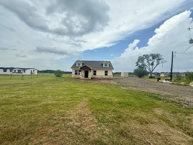 Photo - 1075 County Rd 678 E
