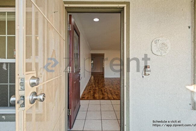 Photo - 8635 Lott St