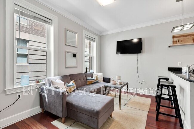 1121 24th St NW Unit 104