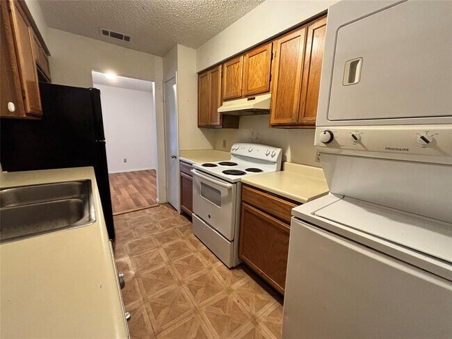 Photo - 249 Craddock Ave