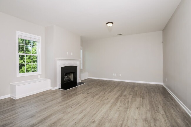 Photo - 105 Sloan Dr