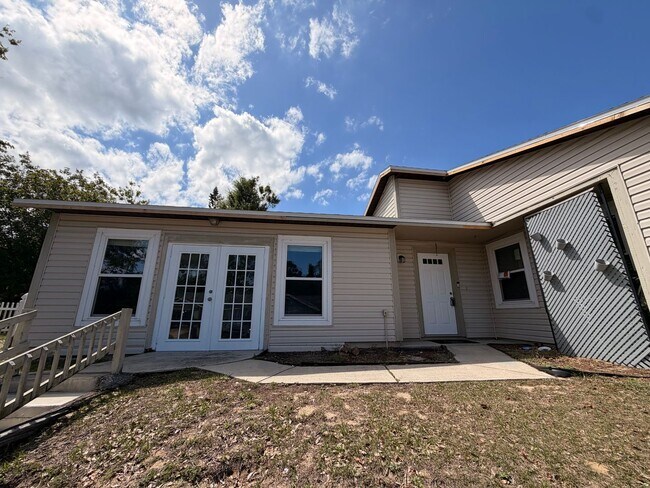 Building Photo - Move-In Ready 3/2 with Brand New Kitchen in Port Orange
