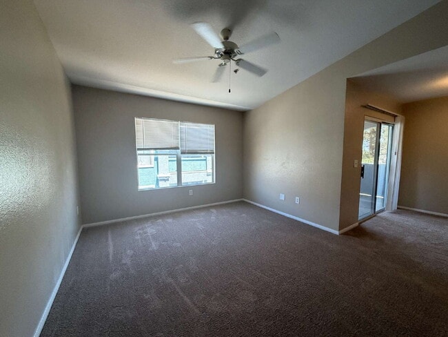 Building Photo - 2 Bed 2 Bath Condo - 3rd Floor - Check out the Views! Unit 3103