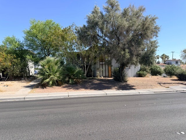 Front of Building - 1486 E Desert Inn Rd Unit 4