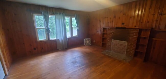 Photo - Large 4 Bedroom House On Hwy 105