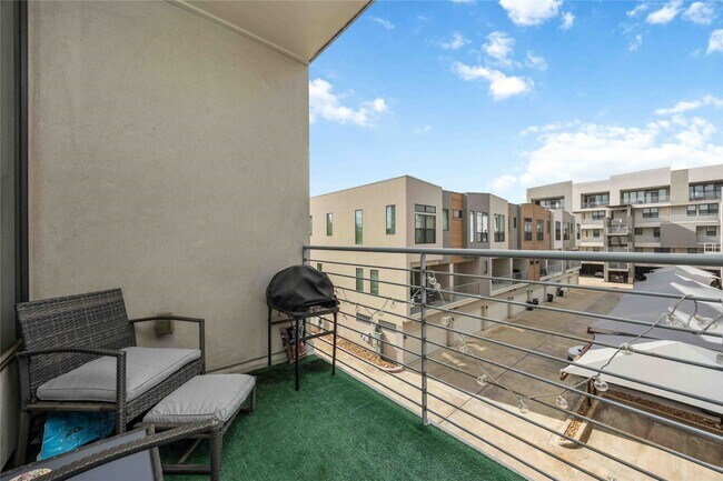 Photo - 2401 Crawford St Unidad A210