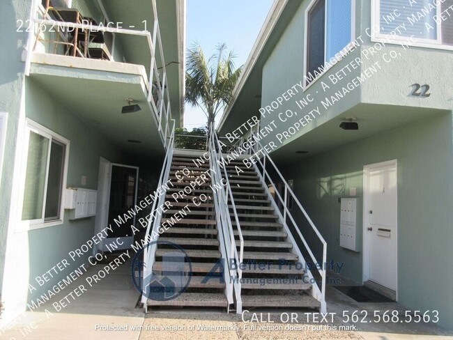Building Photo - 22 62nd Pl Unit 1