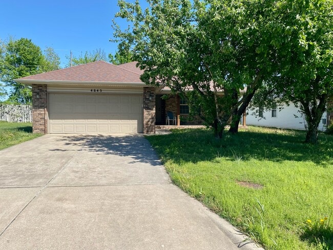 Building Photo - 4843 W Burbank St