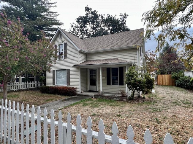 Building Photo - 711 SW I St