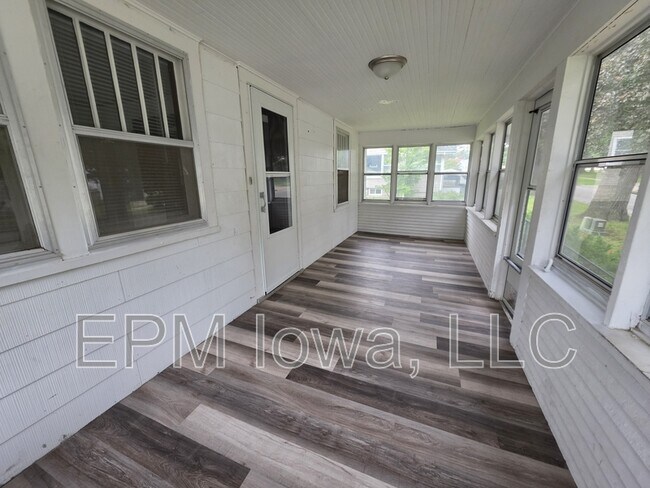 221 Pearl St