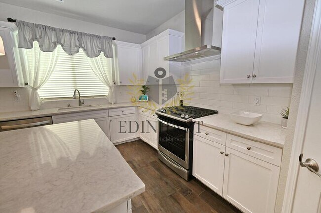 Photo - 1439 E Via Albero Dr