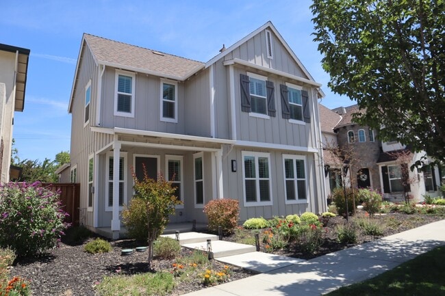 Building Photo - 3281 Crocker Dr