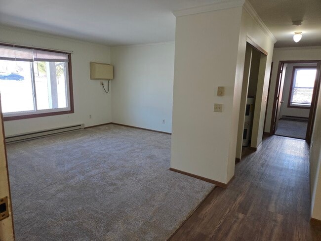 Entrance into livingrm, hall and kitchen - 2215 Sylvan Way Unit #4