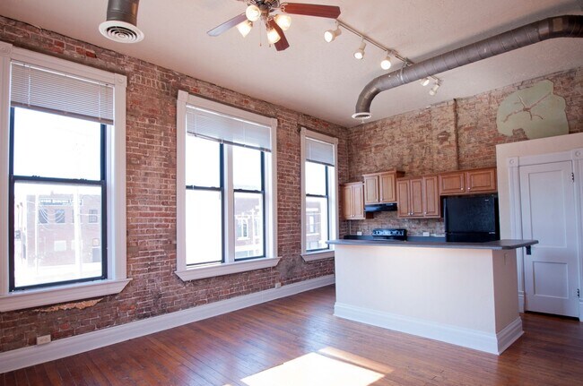 Building Photo - Palace Hotel 206 Unit PH 206