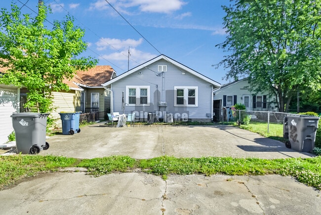Photo - 1821 Lambert St
