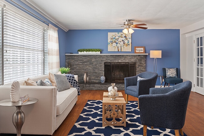 Blue Ridge Crossing Apartments & Townhomes
