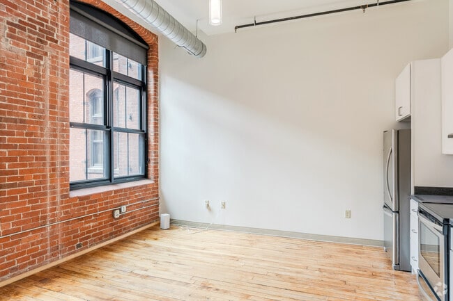 A3 1BR, 1BA - 480SF - Living Room