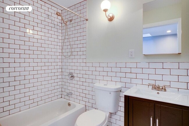 Photo - 475 Van Buren St