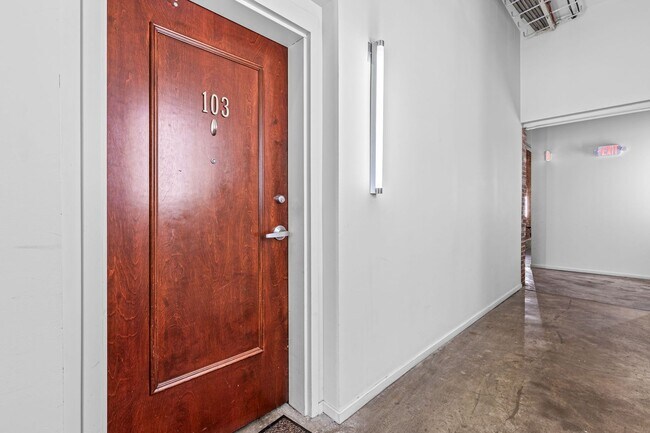 Photo - Fully Furnished 1-Bedroom in Lafayette Square | Utilities Included | 3, 6 & 9 Month Leases Unidad #103