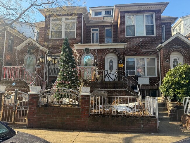 Building Photo - 3334 89th St Unit 2