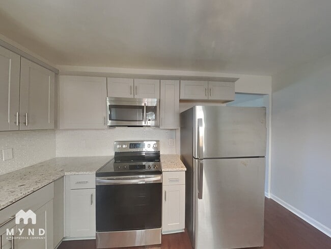 Photo - 2417 Dearborn Dr