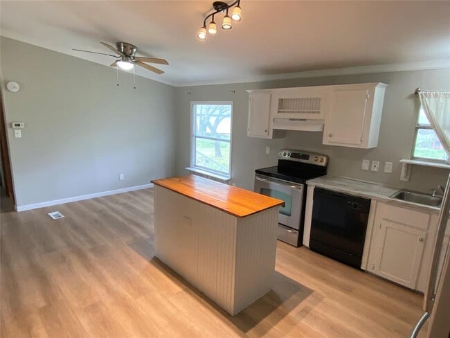 Photo - 185 S Valley Dr