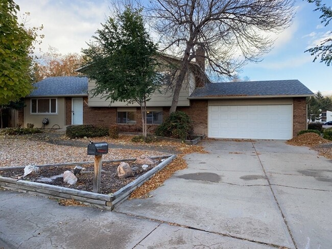 Building Photo - Start a Lease by 12/1 and Receive a $500 R...