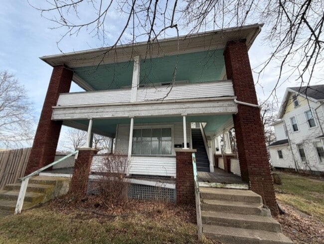 Building Photo - 902-904 1/2 S Limestone St. Unit 904