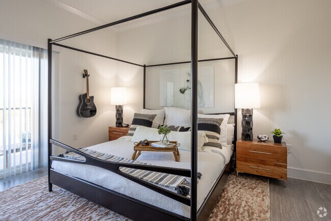 2BR, 2BA - 1184SF