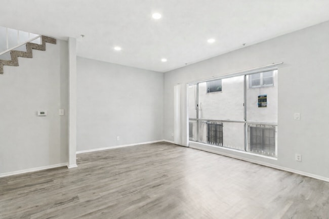 Photo - 7057 Lanewood Ave