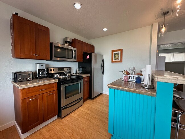 801 NW Coast St Unit 5