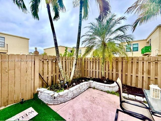 Photo - 1569 Shaker Cir