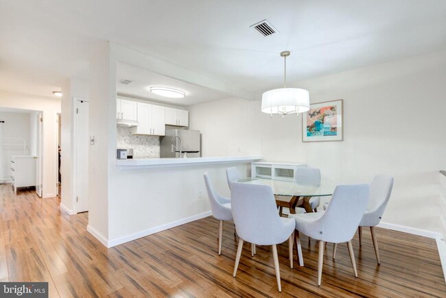 Photo - 421 Wendover Dr